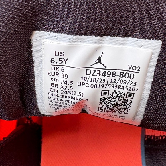 Jordan Zion 2 Basketball Shoes – Big Kids 6.5Y - Picture 2 of 5